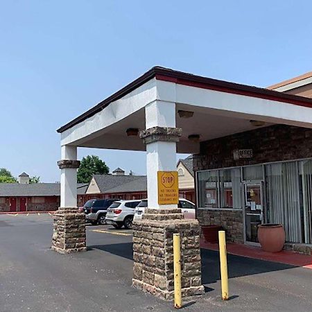 Super 8 By Wyndham Youngstown Girard Екстериор снимка